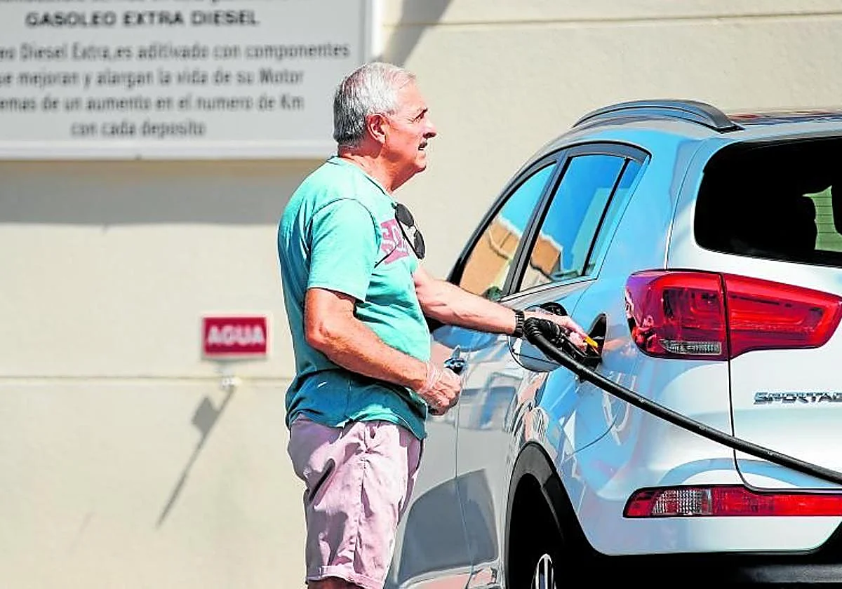 El giro de Bruselas abocará al sector a coches de combustión caros y de lujo