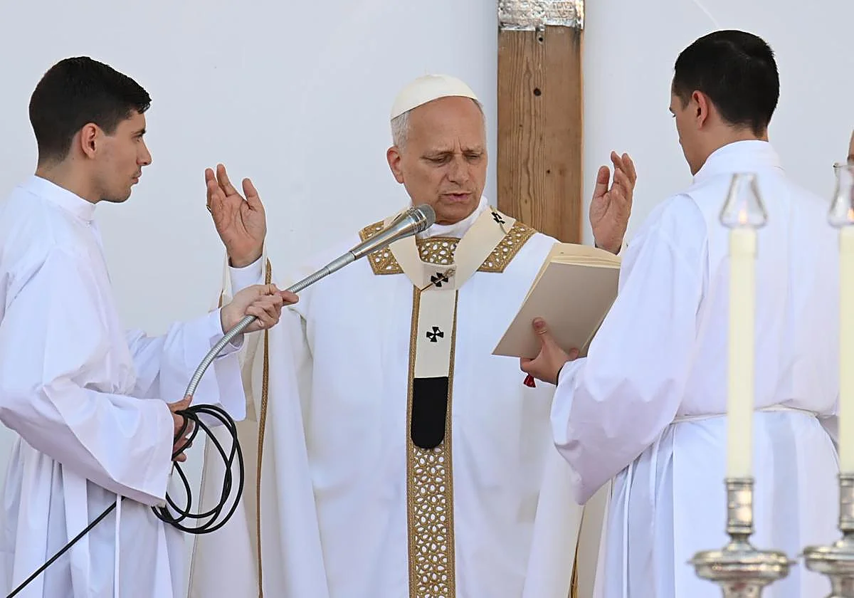 La misa del papa León XIV reúne a miles de fieles en el Estadio de Gran Canaria