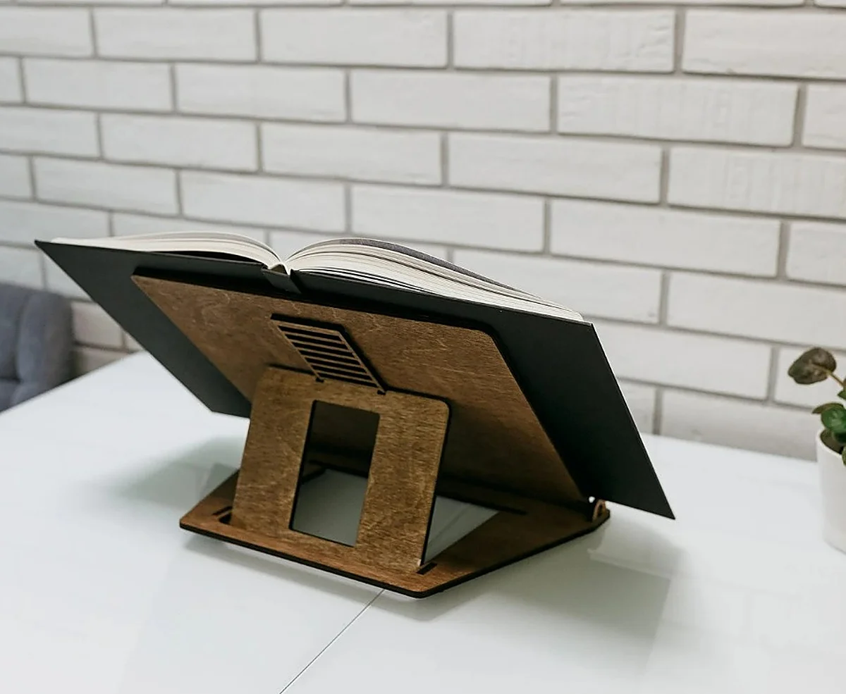 Estos soportes de madera para libros, tablets y smartphones son súper prácticos y muy estilosos
