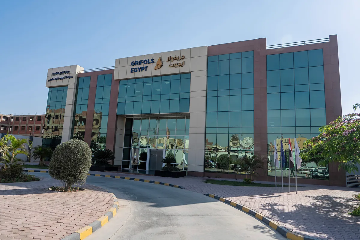 Grifols amplía su inversión en Egipto hasta 460 millones