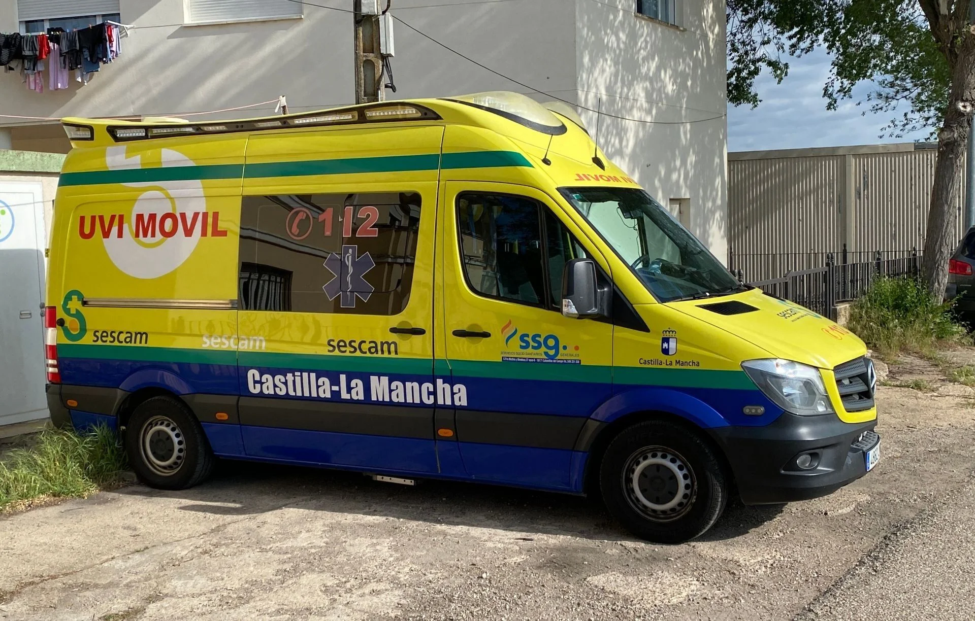 Muere un hombre tras caerle encima del cuello la persiana metálica de un bar en Cuenca