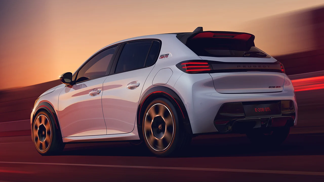El nuevo Peugeot E-208 GTi ya tiene precio, llega el eléctrico que quiere devolver el picante a los utilitarios deportivos