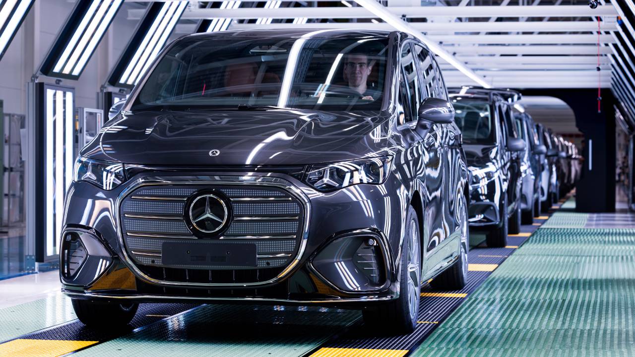 Mercedes convierte Vitoria en su fábrica eléctrica clave: arranca la producción del VLE que abre una nueva era en España