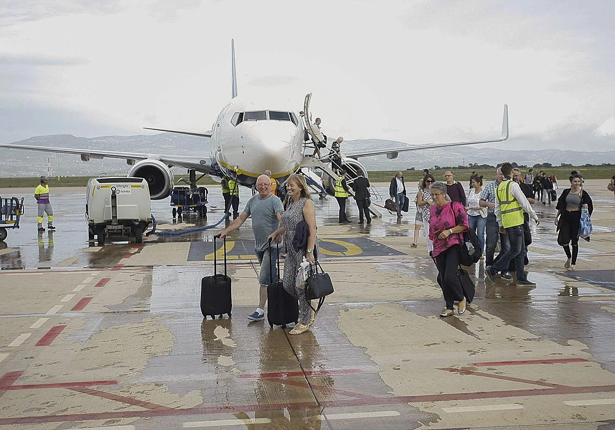 La UE obligará a las aerolíneas a incluir la maleta de mano en su tarifa de base
