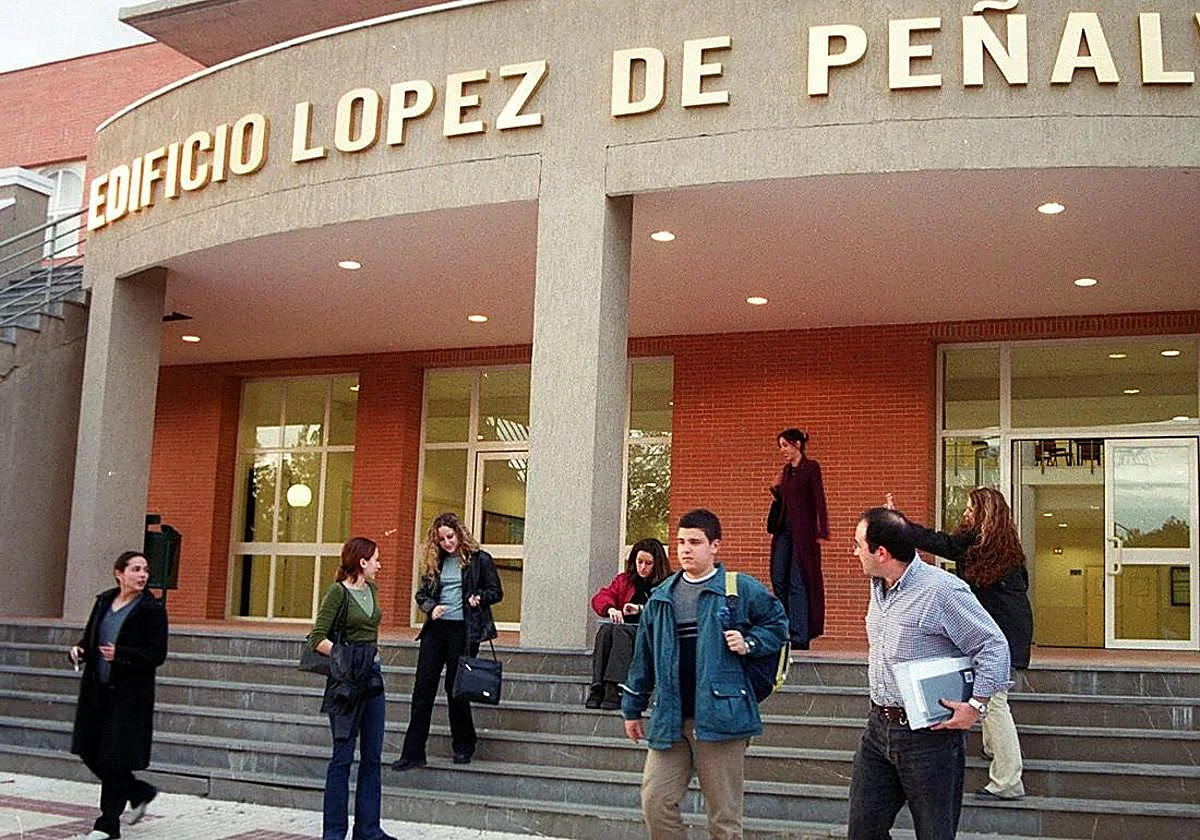 El BOJA publica la fecha para que los extranjeros puedan matricularse en las universidades públicas andaluzas