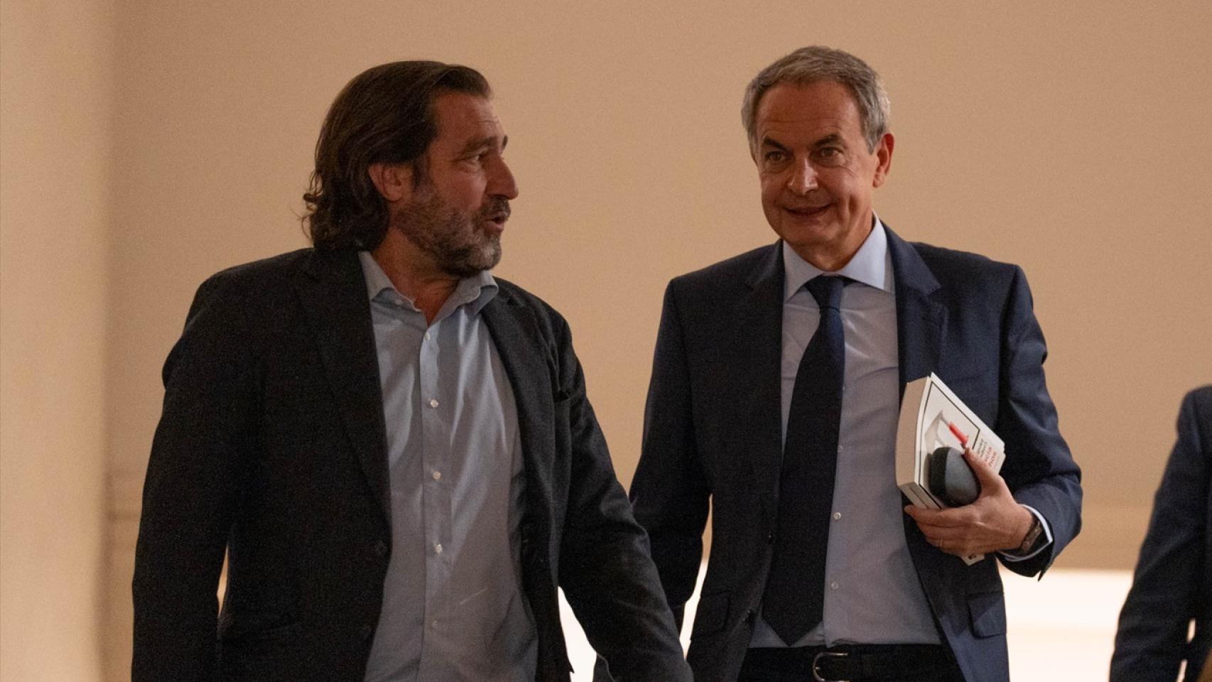 Indignación en el Ateneo con Arroyo por difundir la falacia de las joyas de Zapatero: "Mancha la institución, no puede seguir"