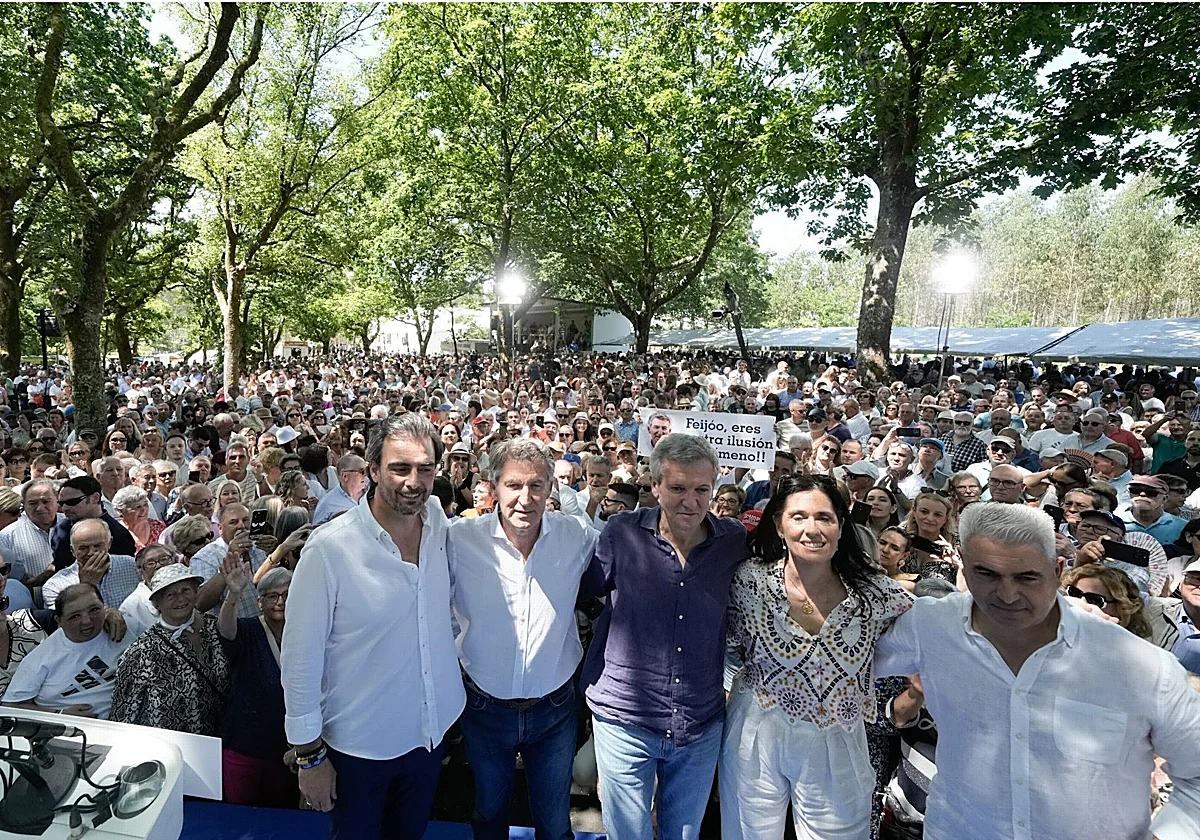 Feijóo se lanza a por «el cambio de arriba a abajo» contra «la cloaca sanchista»