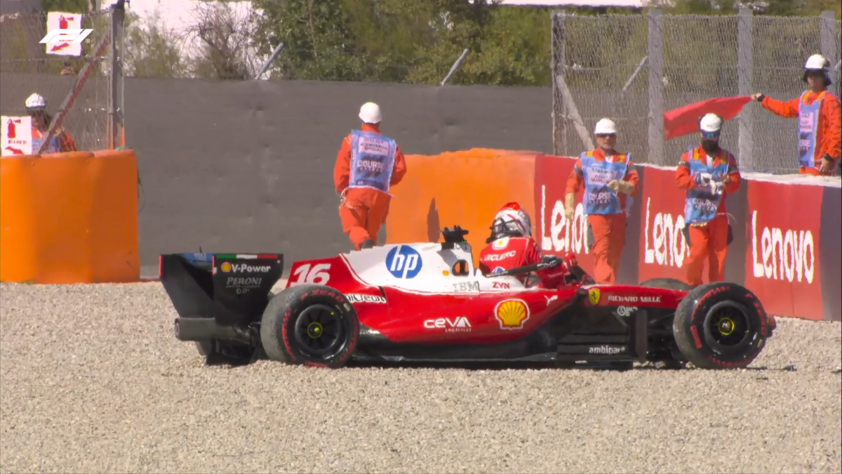 Leclerc no sale del muro, nuevo accidente en la qualy de Barcelona