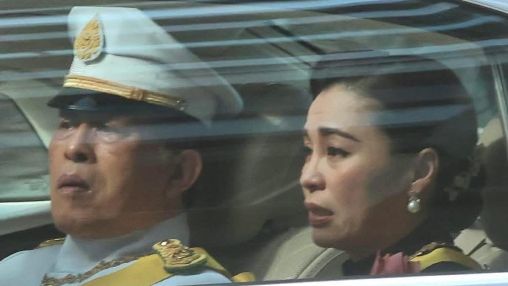 Las lágrimas del rey Rama X de Tailandia en el multitudinario adiós a su hija, la princesa Bha, fallecida a los 47 años