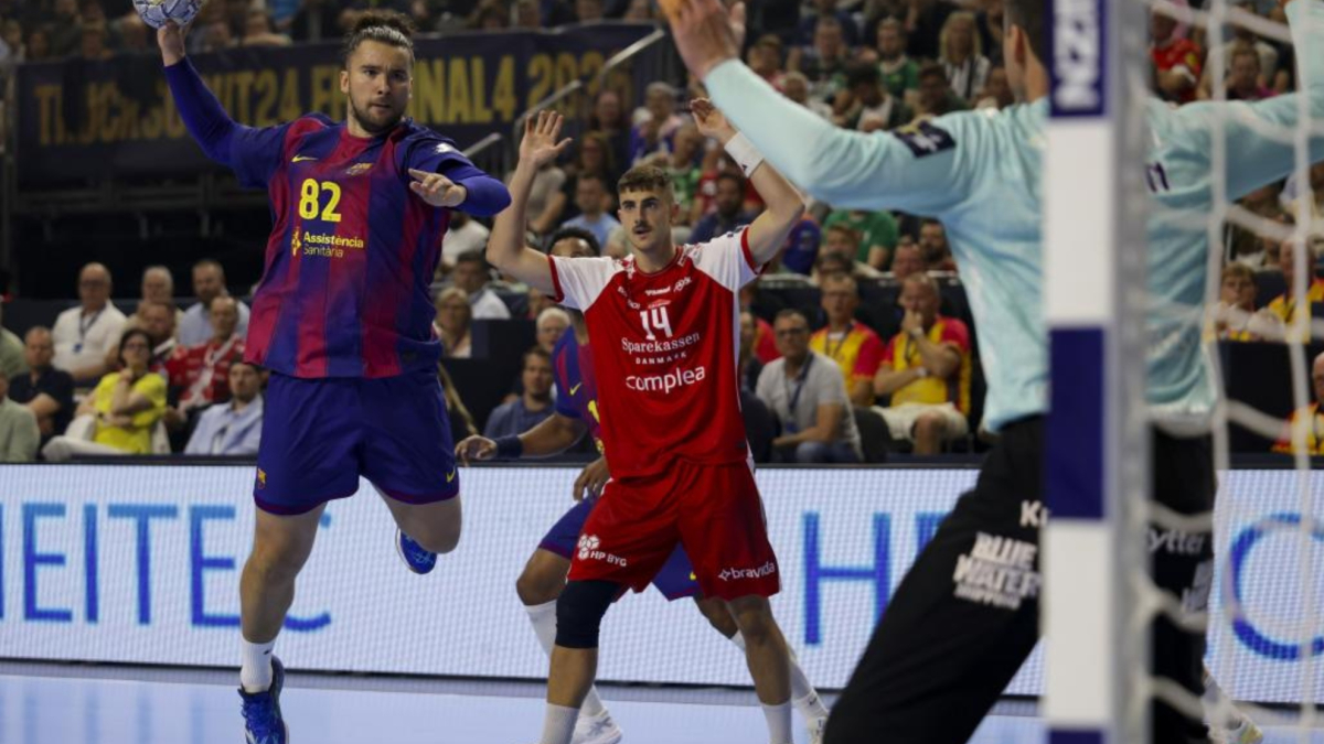 El Barça sufre pero luchará por la Champions