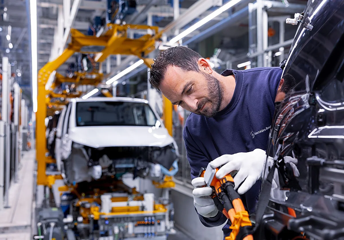 Mercedes inaugura en Vitoria la producción del Mercedes-Benz VLE