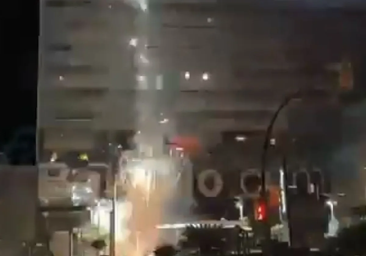 Petardos y fuegos artificiales en el hotel del Almería en la madrugada previa al partido de los 'play-off' en Málaga