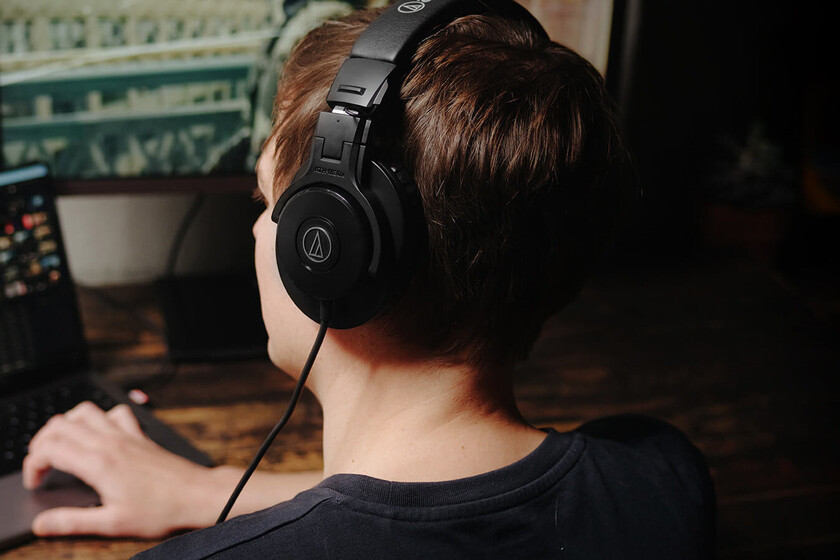 Los auriculares con cable suelen escucharse mejor que los inalámbricos. Estos son los que yo me compraría sin gastar una barbaridad
