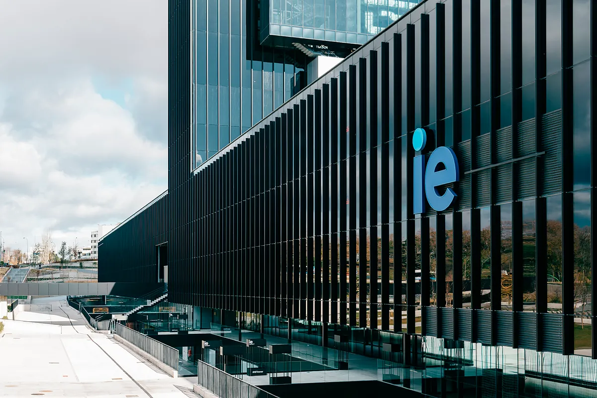IE, en el 'top 10' mundial de la formación financiera