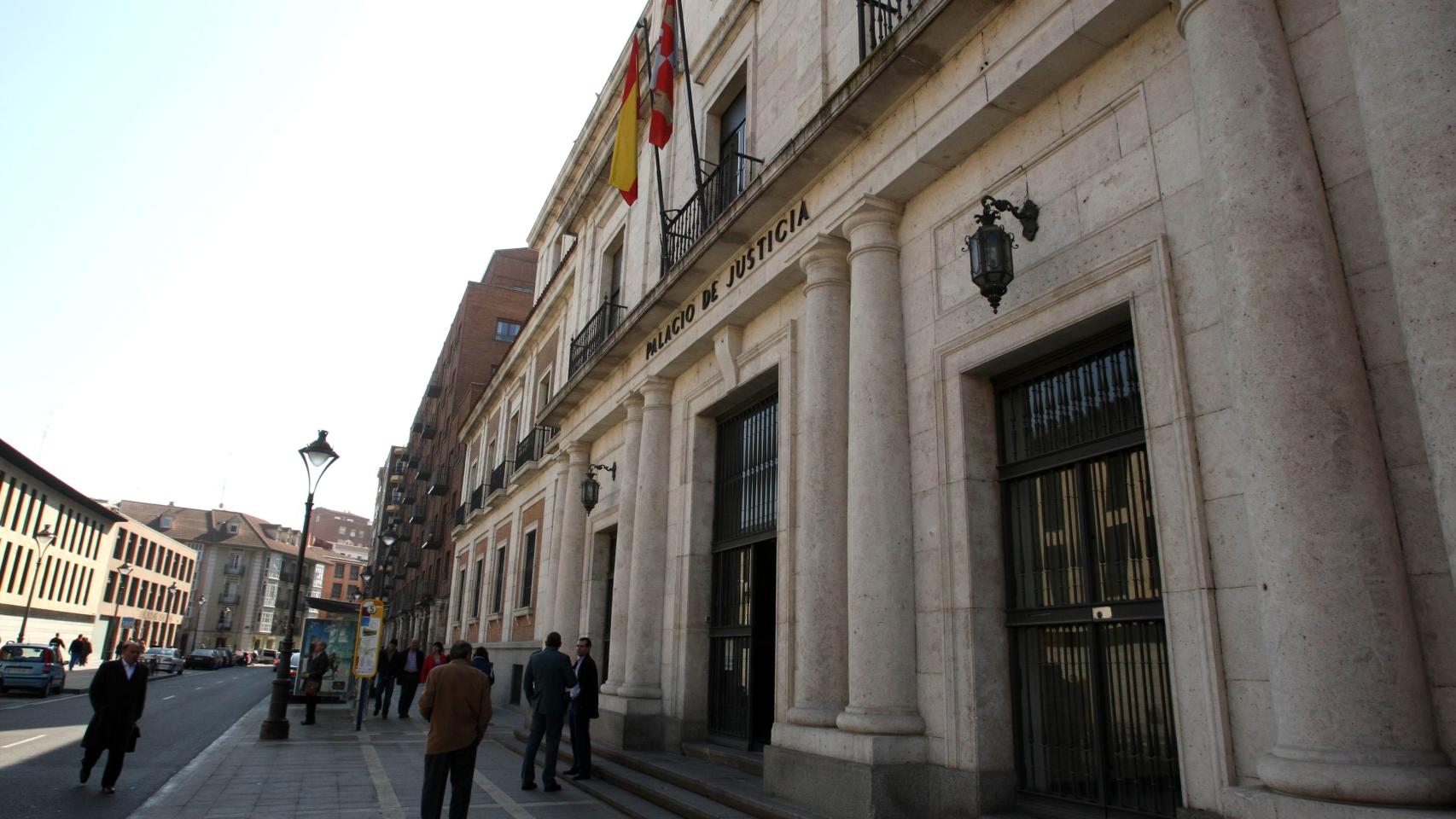 Entró por la fuerza en casa de su expareja, la violó y revisó su móvil: condenado a 14 años de prisión