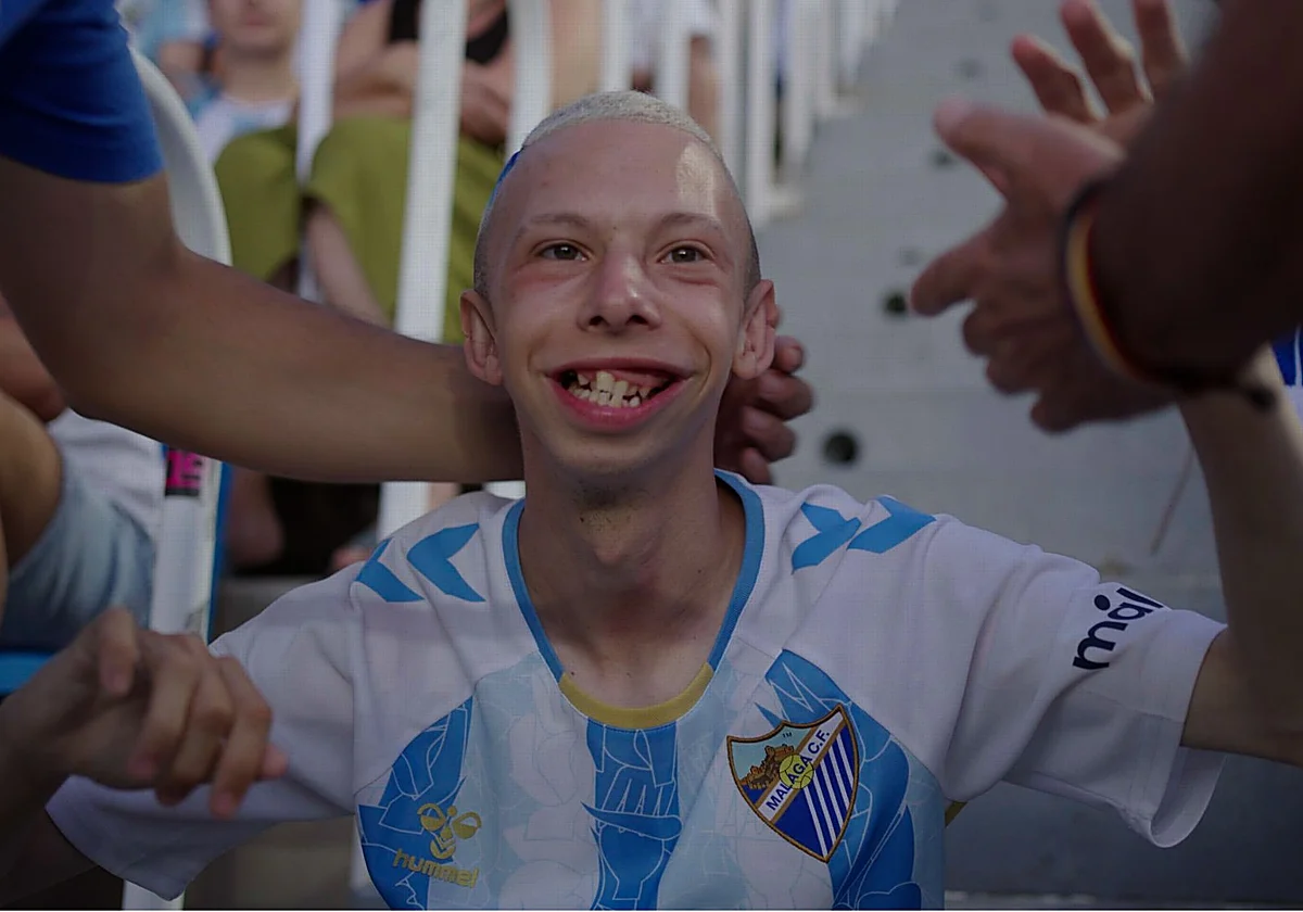 Así vive Romeo el partido en La Rosaleda: «¡Vamos, chavales, sí se puede!»