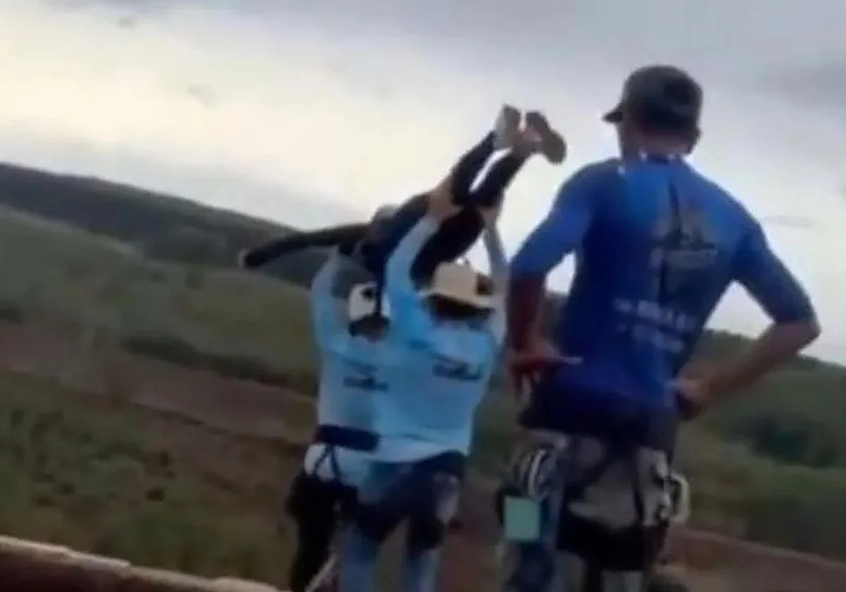 Muere una joven de 21 años tras ser lanzada sin cuerdas cuando practicaba puenting