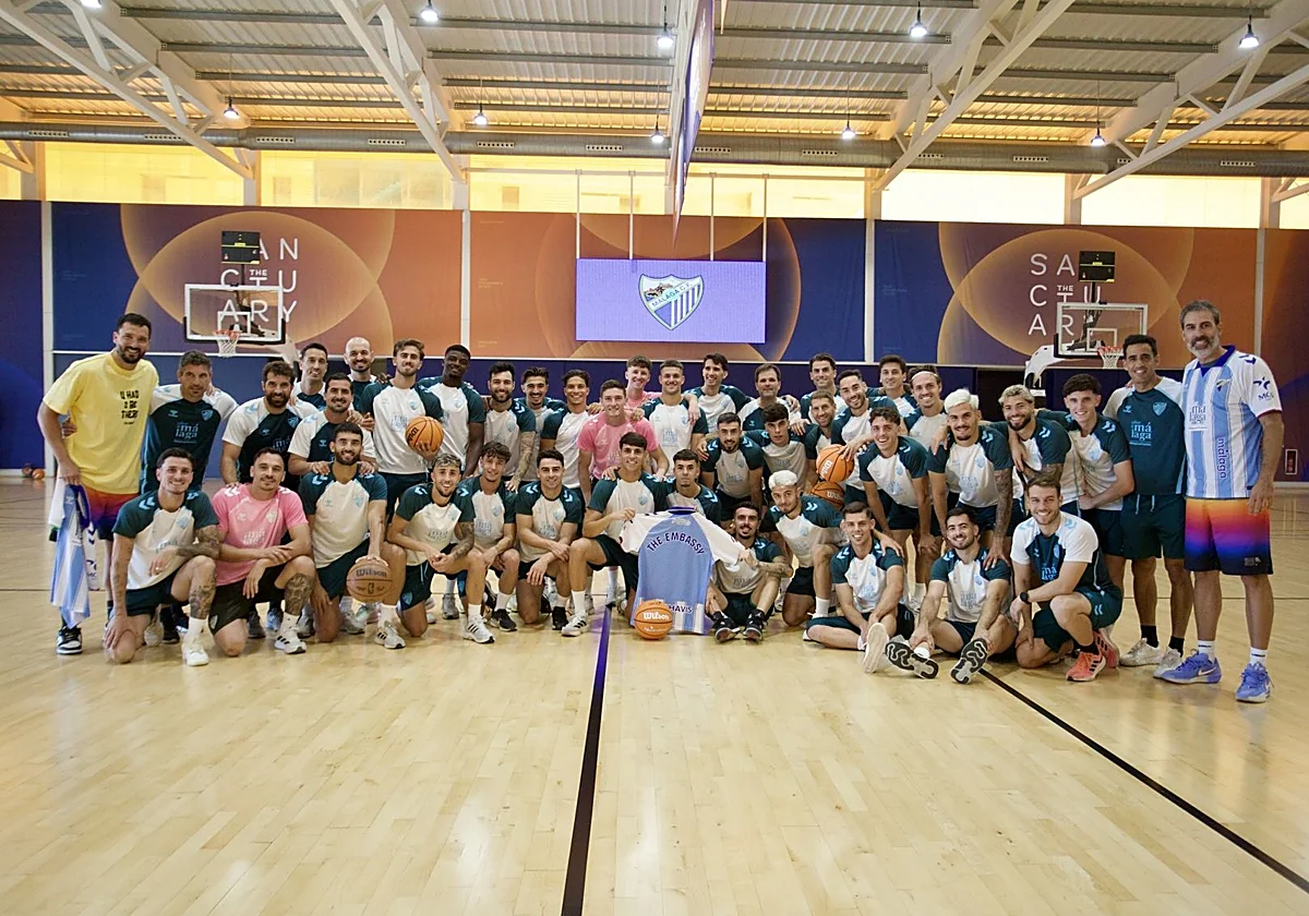 La plantilla malaguista se libera de tensión jugando al baloncesto