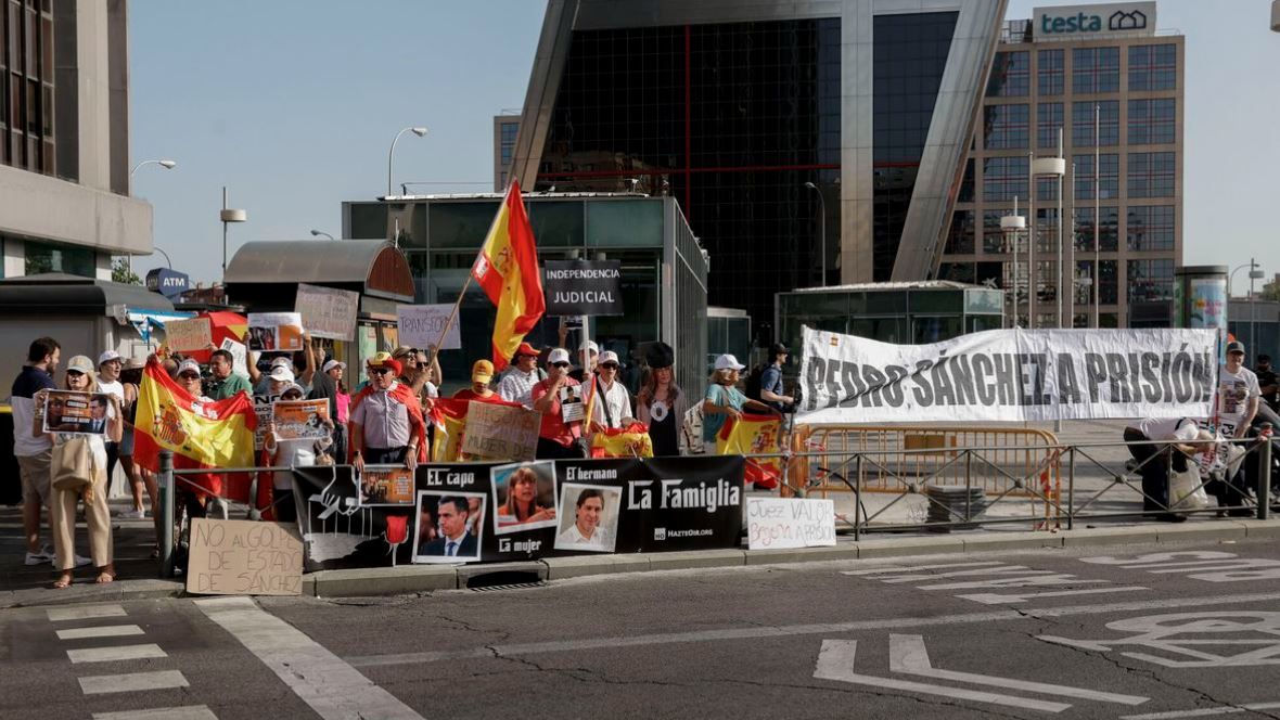 Begoña Gómez volverá a entrar por el garaje para su cita con Peinado dado el "ambiente hostil y de rechazo social"