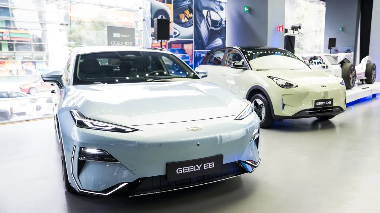 GEELY apuesta por los autos híbridos en México con IA
