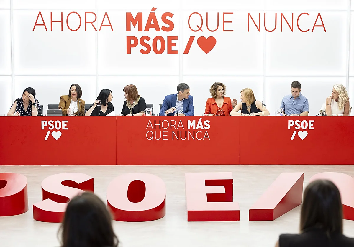 La dirección del PSOE confía en que Zapatero «entre a todo» ante el juez y no prorrogue el vacío de explicaciones