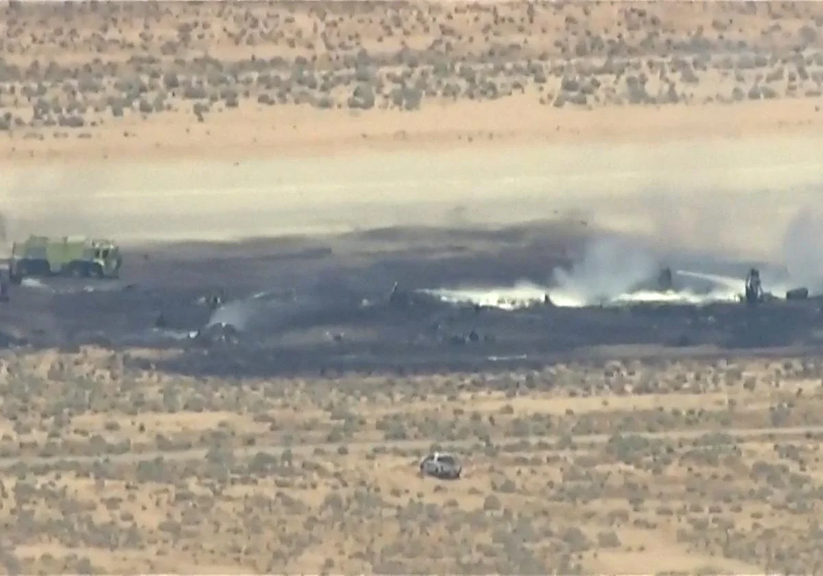 Ocho muertos al estrellarse un bombardero B-52 tras despegar en California
