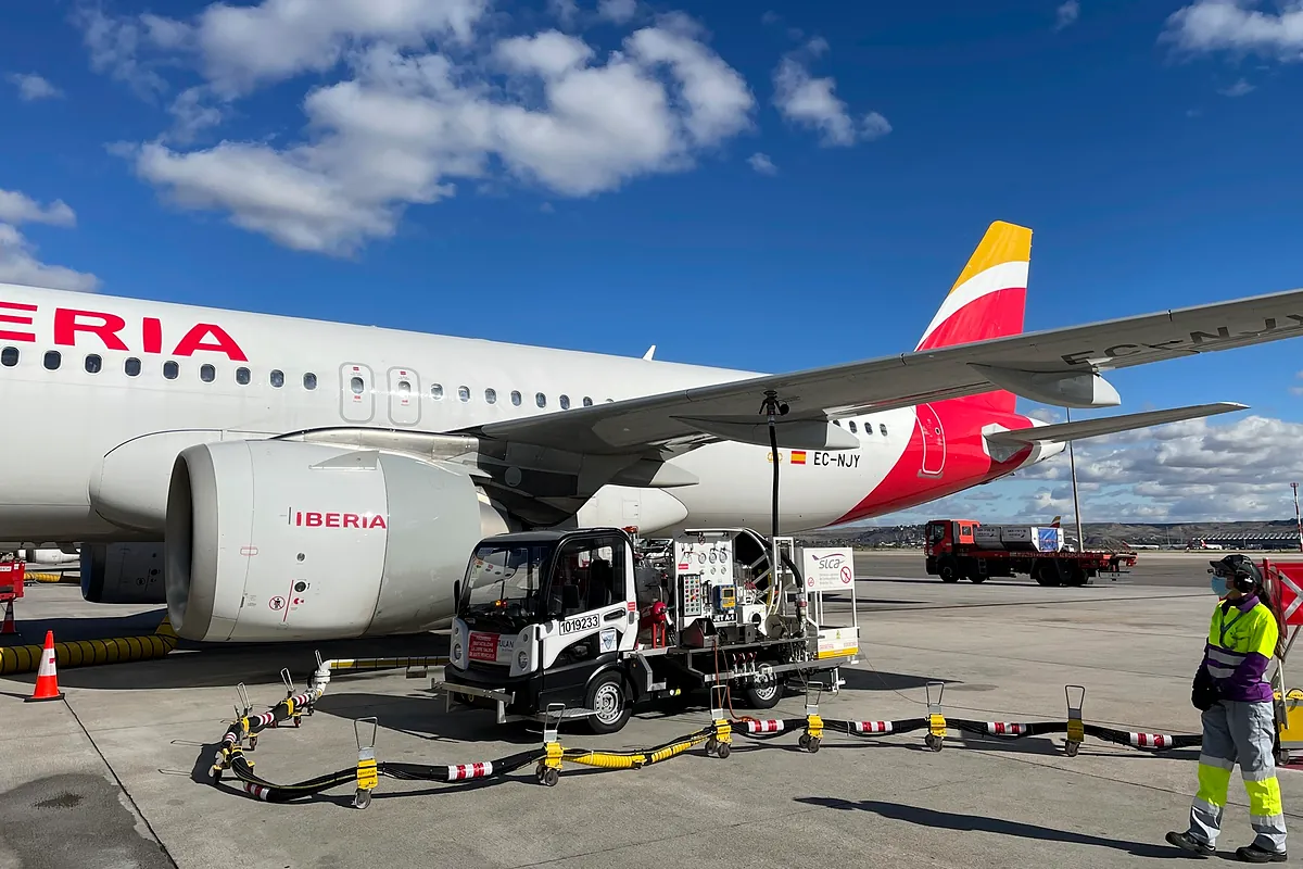 Las aerolíneas afrontan un fuel un 20% más caro pese al desbloqueo de Ormuz