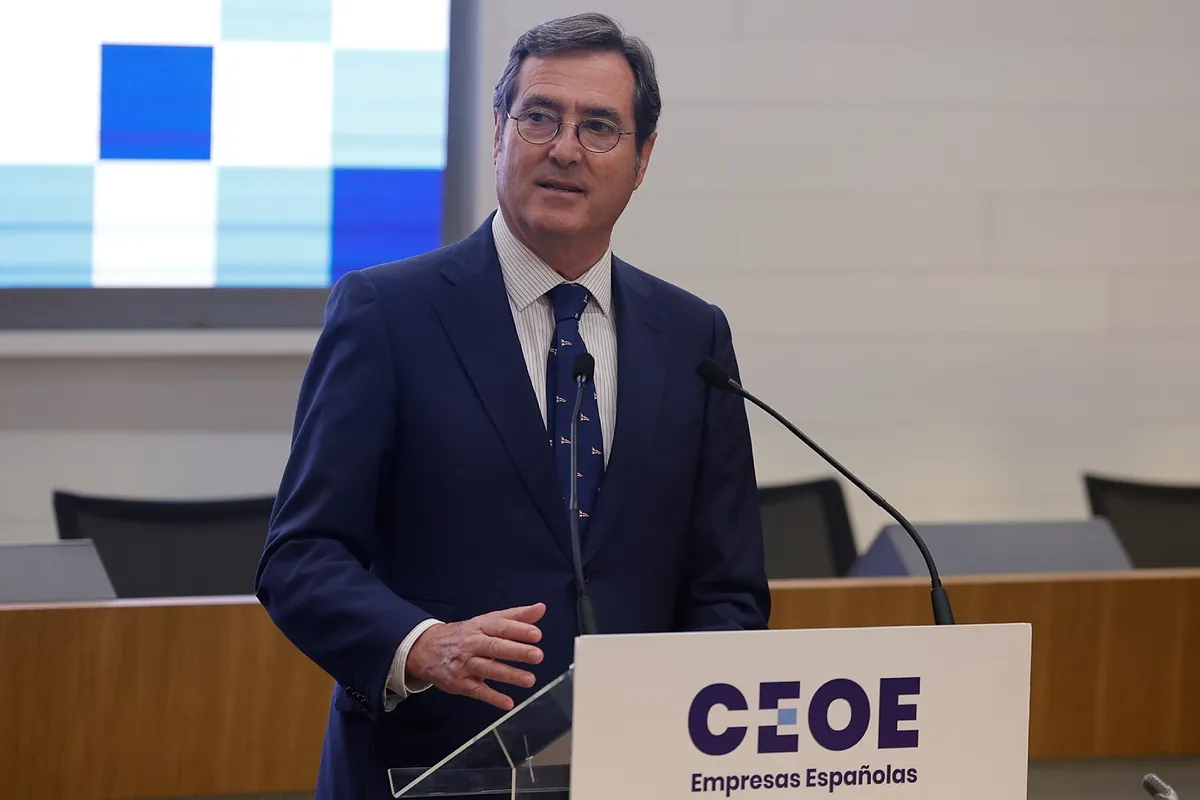 CEOE pide que la Seguridad Social asuma el pago íntegro de los primeros 15 días de baja laboral
