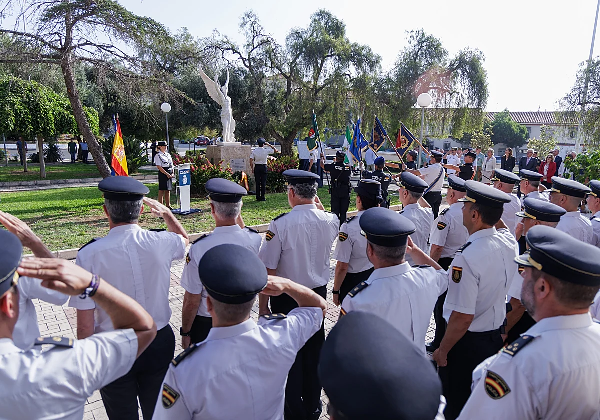 Málaga honra la memoria de los policías nacionales víctimas del terrorismo