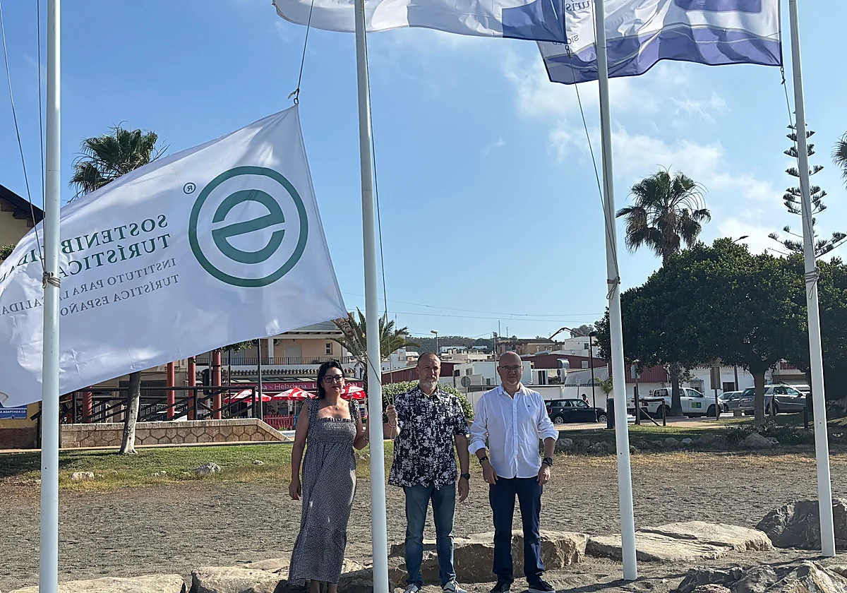 Las playas de Vélez-Málaga renuevan sus distintivos de calidad y sostenibilidad