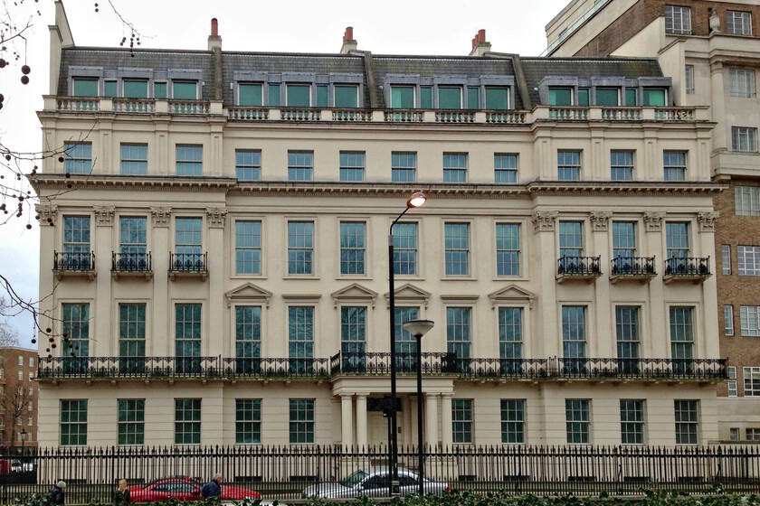 Un multimillonario chino compró la casa más cara de Londres. Lo que ha ocurrido después es una película de terror inmobiliario