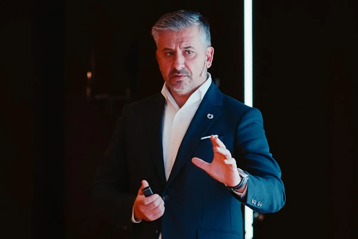 Alberto de Aza (BYD): "Los híbridos enchufables pueden suponer el 40% del mercado en dos o tres años"