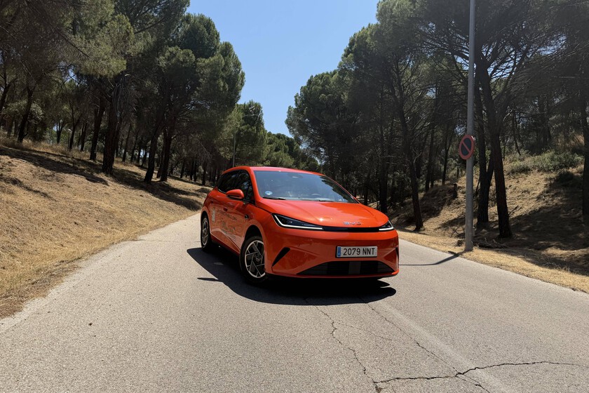 El BYD Dolphin G DM-i es su primer coche diseñado por y para Europa. Lo hemos probado y tenemos algo que decir: es una bomba