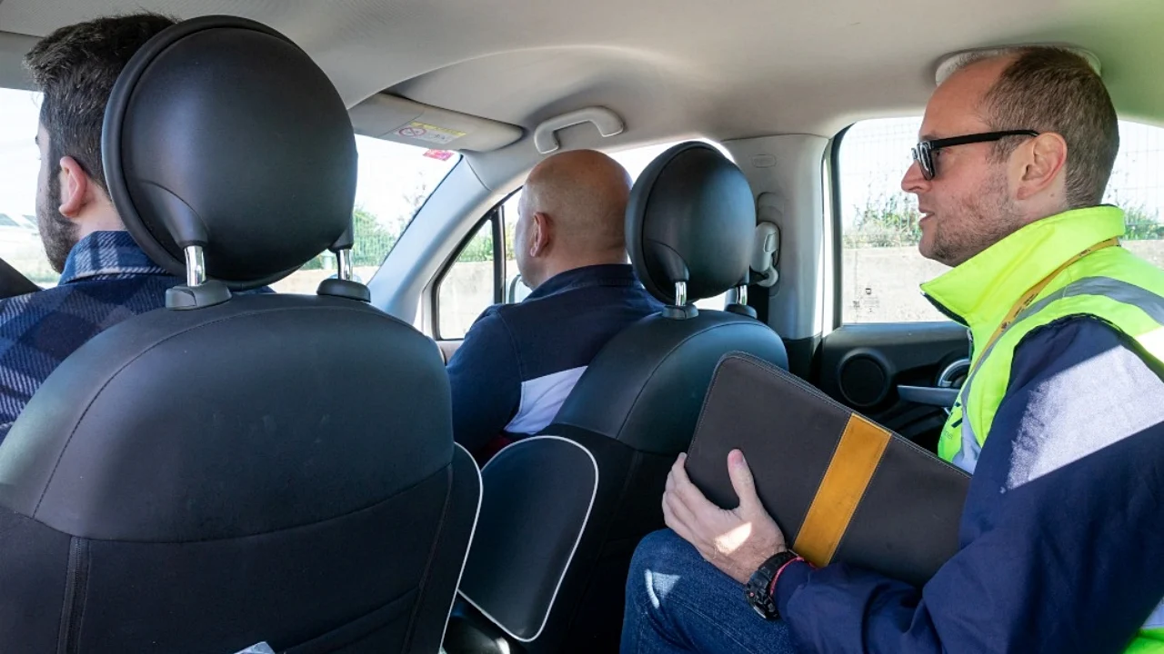 El gran farol del carnet de conducir: la DGT desmonta las listas de espera de las autoescuelas con datos demoledores