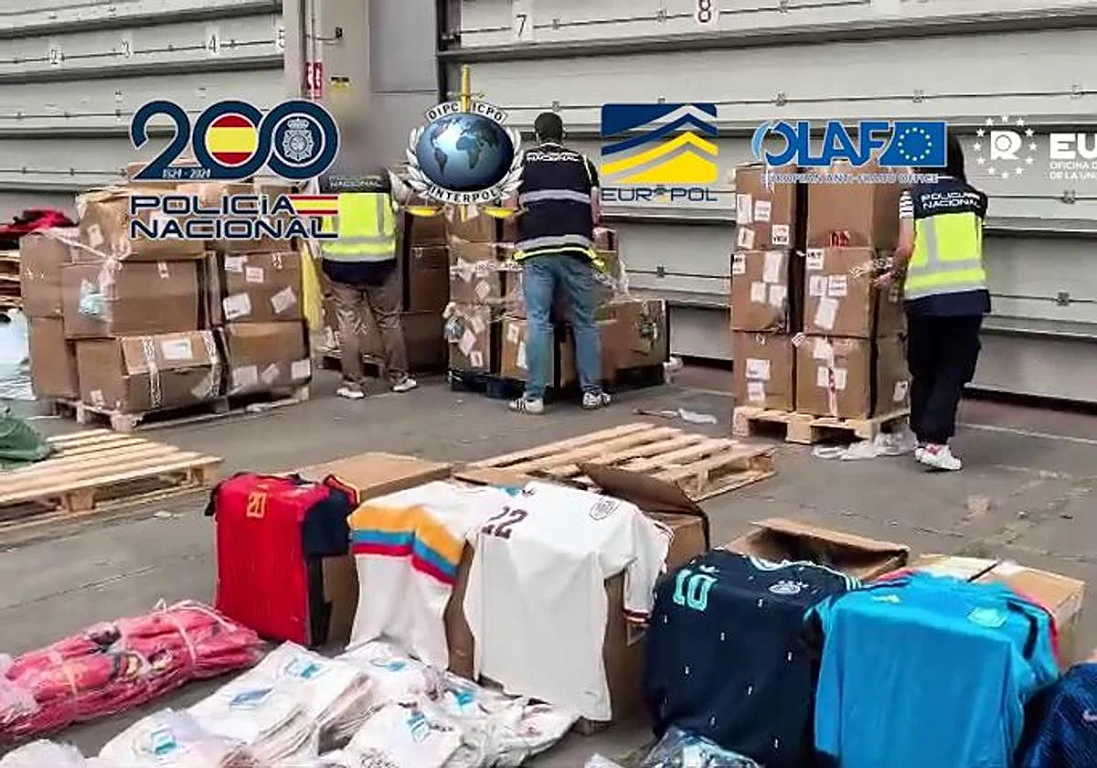Intervienen 16 toneladas de equipaciones falsas de selecciones por valor de siete millones de euros