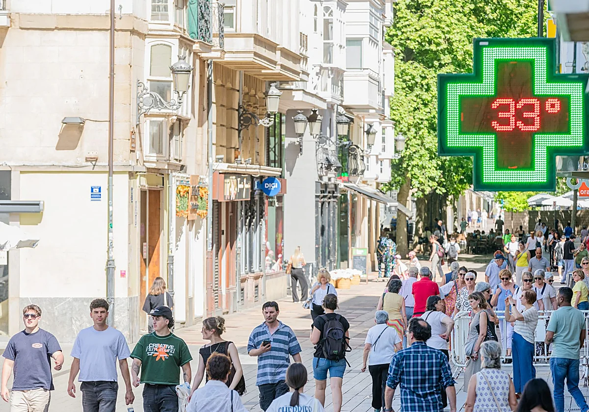 «Ya estamos a las puertas de la primera ola de calor de este verano», advierte la AEMET